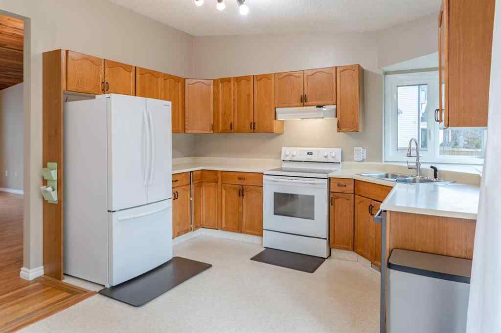 MLS® A2269277 - 9605 63 Avenue   in Country Club Estates Grande Prairie, Residential