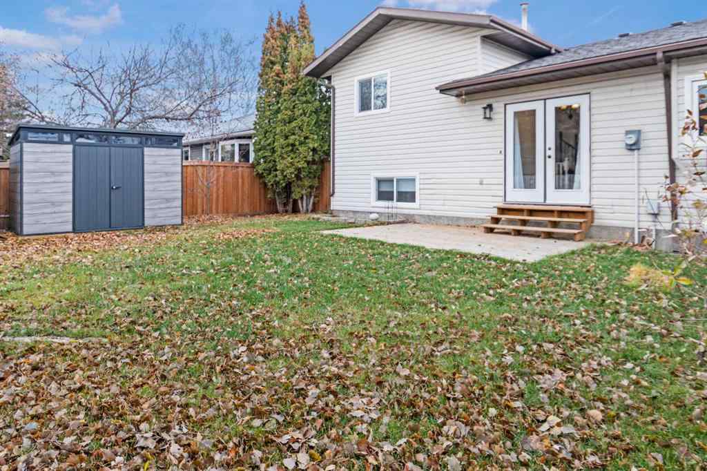 MLS® A2269277 - 9605 63 Avenue   in Country Club Estates Grande Prairie, Residential