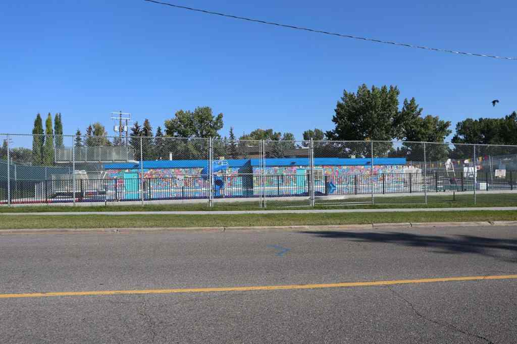 MLS&reg; # A2269283 - 220 Silver Creek Mews NW in Silver Springs Calgary, Residential Open Houses