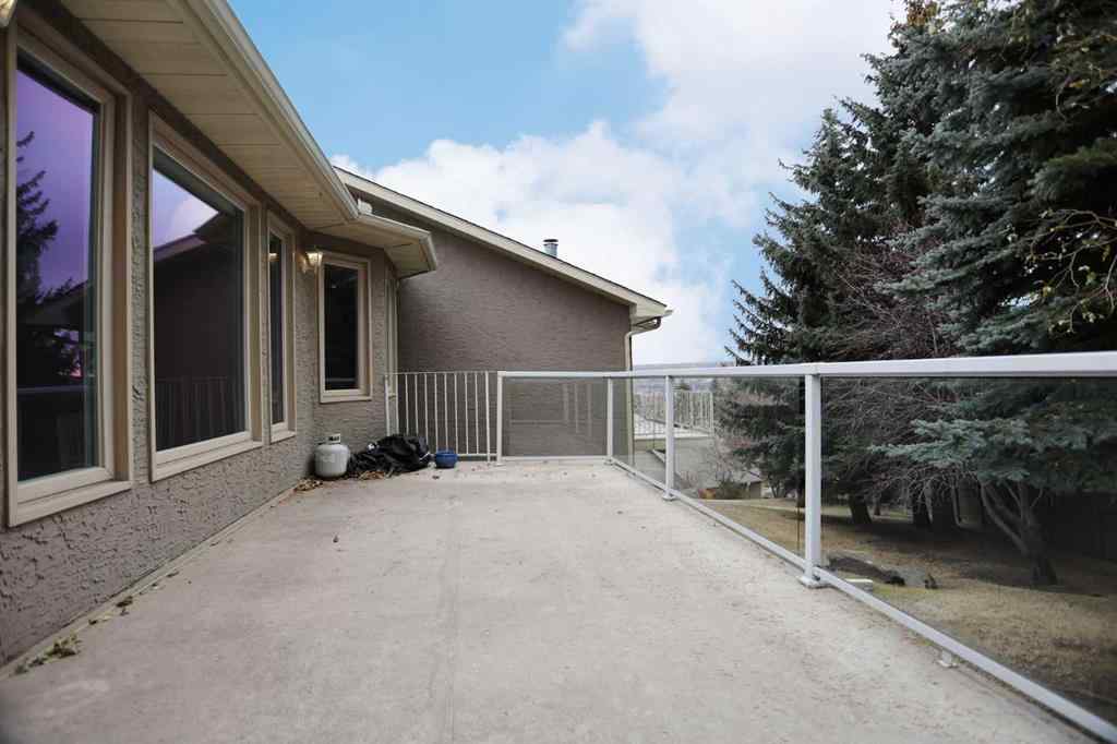 MLS&reg; # A2269283 - 220 Silver Creek Mews NW in Silver Springs Calgary, Residential Open Houses