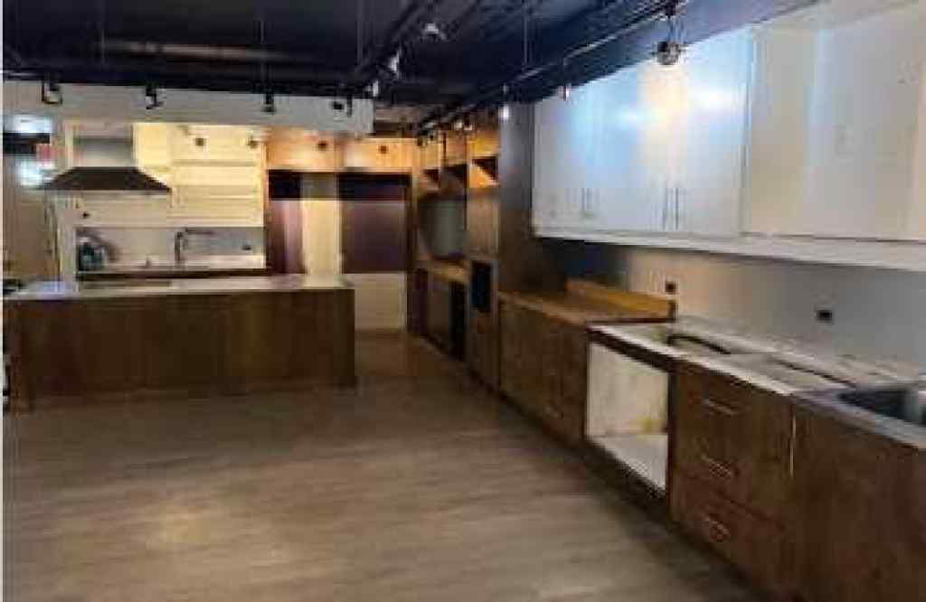 MLS® A2269286 - 227 10 Street NW in Hillhurst Calgary, Commercial