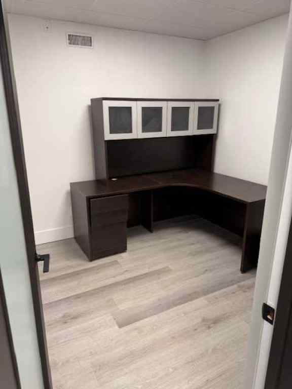 MLS® A2269286 - 227 10 Street NW in Hillhurst Calgary, Commercial