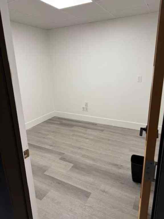 MLS® A2269286 - 227 10 Street NW in Hillhurst Calgary, Commercial