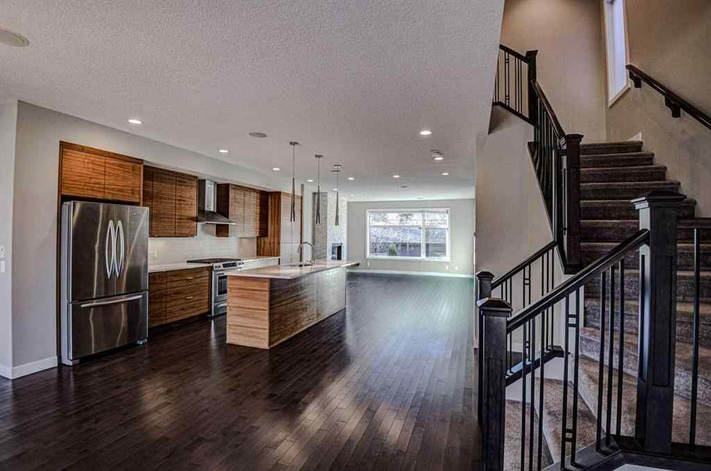 MLS® A2269295 - 3705 41 Street SW in Glenbrook Calgary, Residential