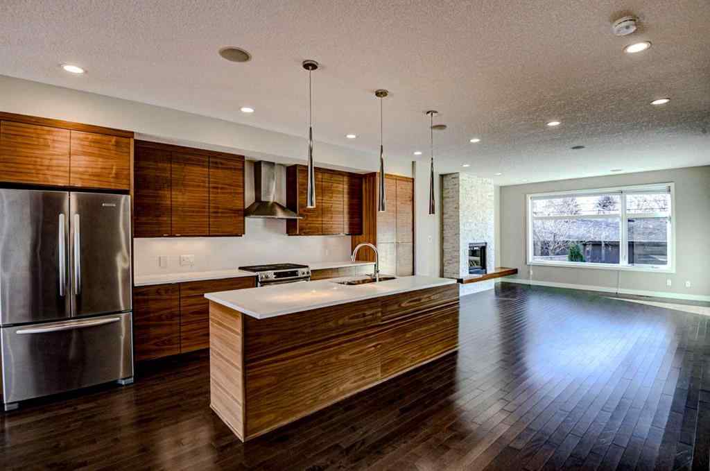 MLS® A2269295 - 3705 41 Street SW in Glenbrook Calgary, Residential