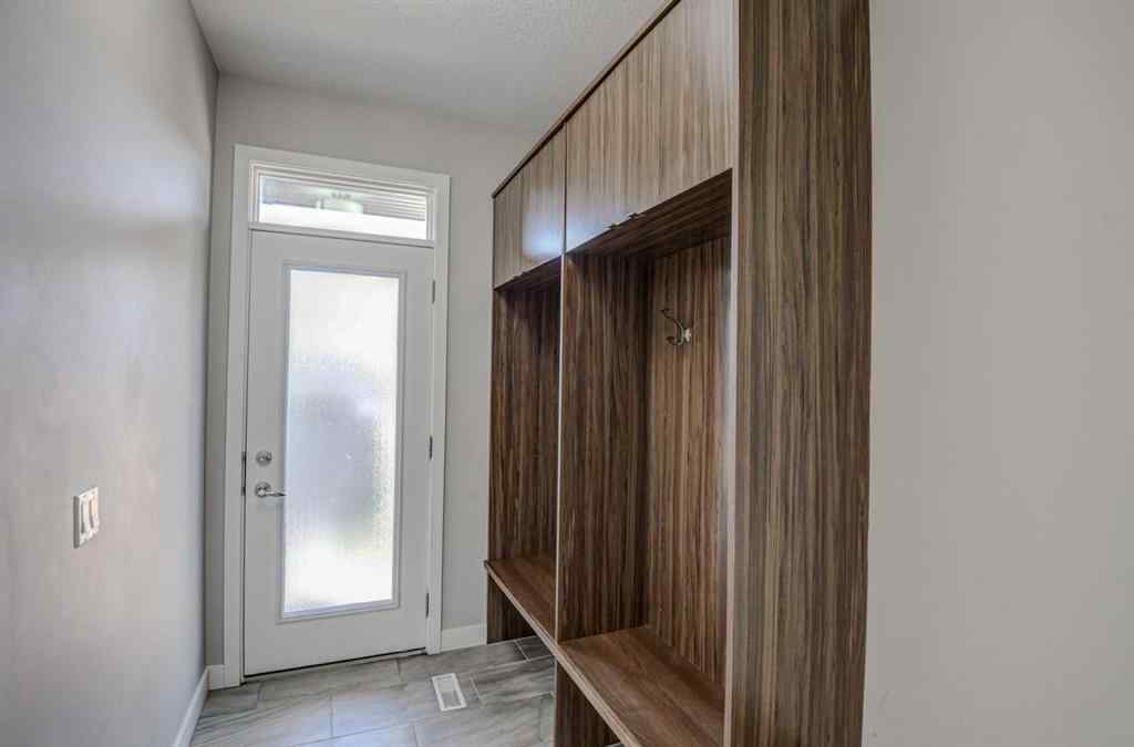 MLS® A2269295 - 3705 41 Street SW in Glenbrook Calgary, Residential