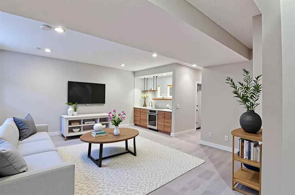 MLS® A2269295 - 3705 41 Street SW in Glenbrook Calgary, Residential