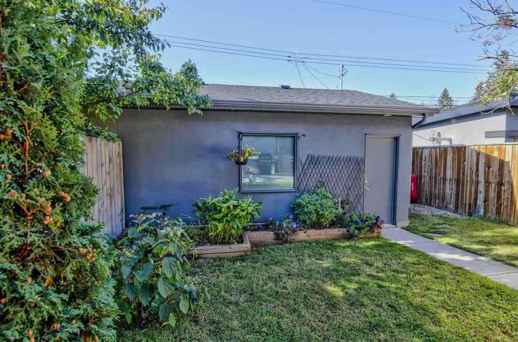 MLS® A2269295 - 3705 41 Street SW in Glenbrook Calgary, Residential