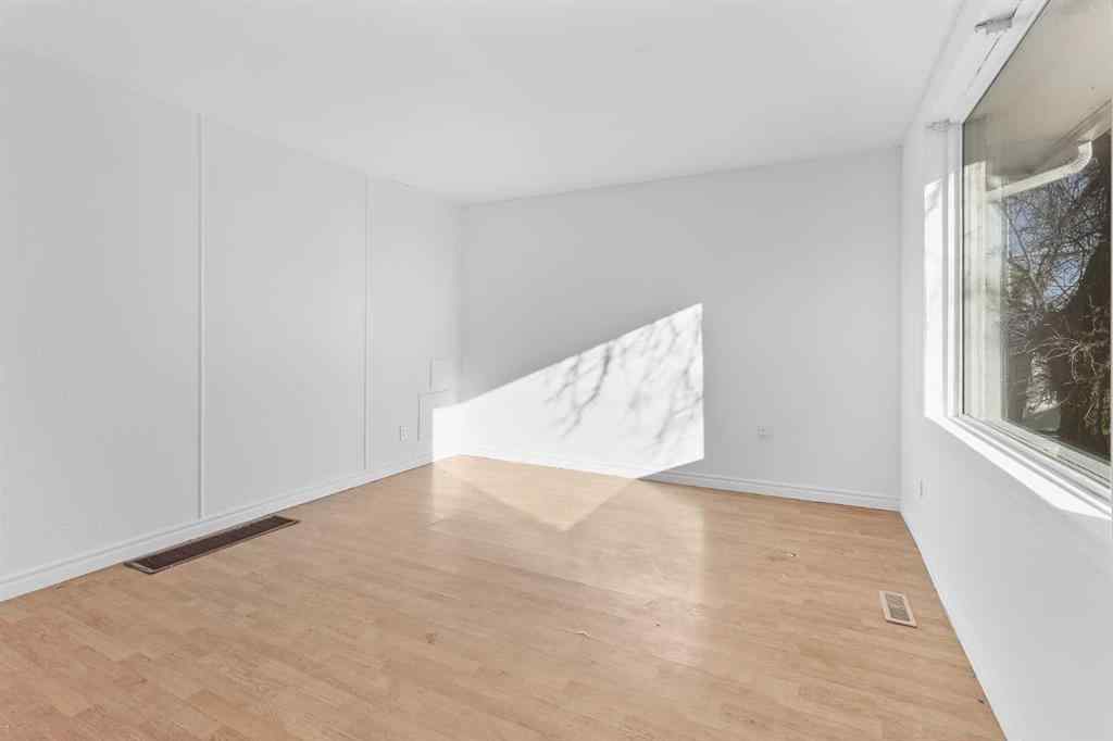 MLS® A2269300 - 2139 5 Avenue N in Westminster Lethbridge, Residential