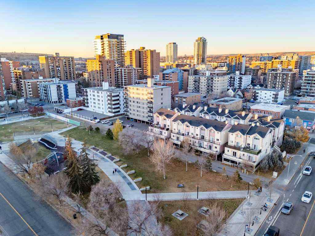 MLS® A2269304 - 1523 11 Street SW in Beltline Calgary, Residential