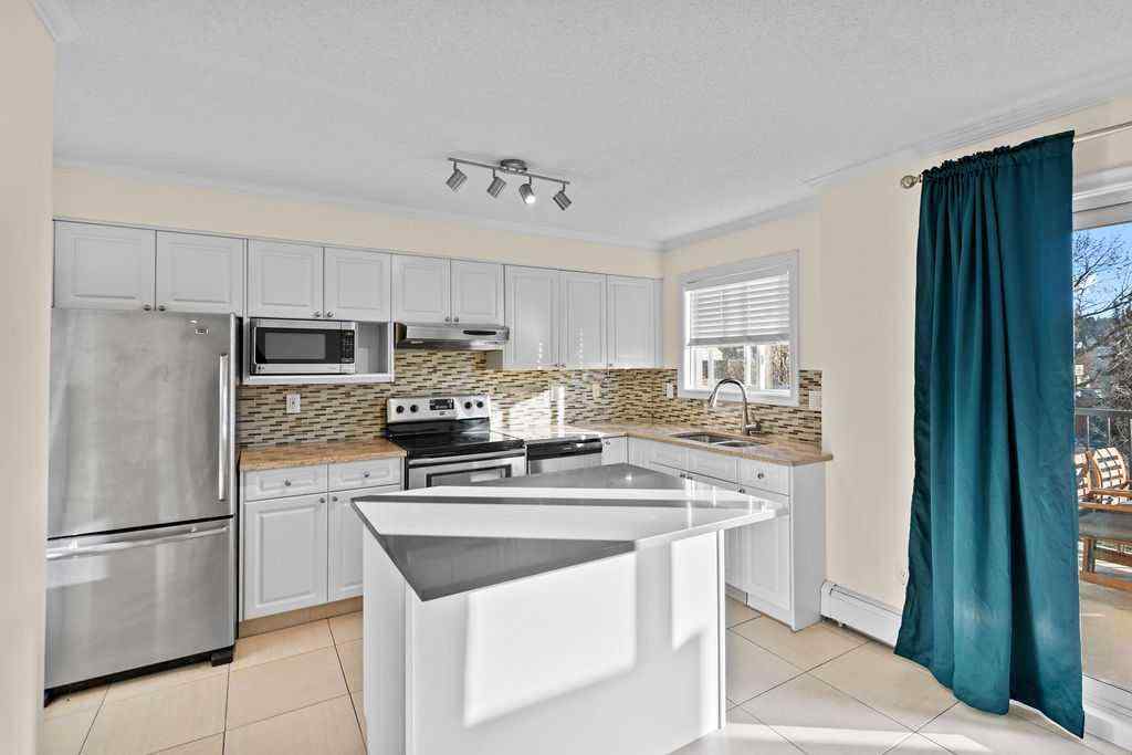 MLS® A2269304 - 1523 11 Street SW in Beltline Calgary, Residential