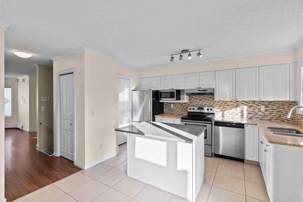 MLS® A2269304 - 1523 11 Street SW in Beltline Calgary, Residential