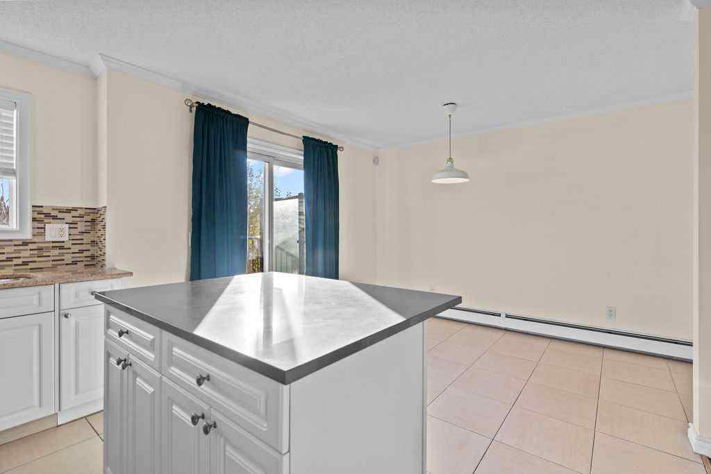 MLS® A2269304 - 1523 11 Street SW in Beltline Calgary, Residential