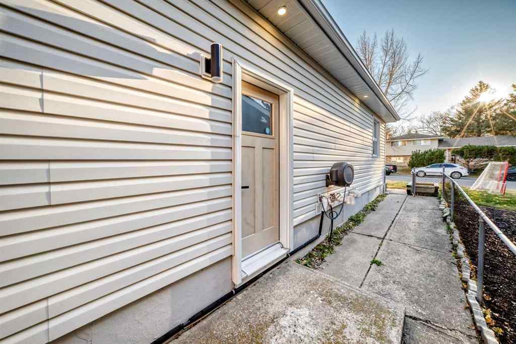 MLS&reg; # A2269311 - 9816 Palistone Road SW in Palliser Calgary, Residential Open Houses