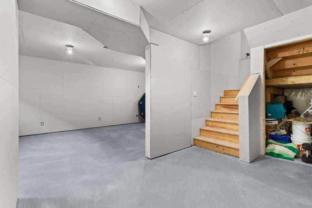 MLS&reg; # A2269320 - 85 Crestview Boulevard  in Crestview Sylvan Lake, Residential Open Houses