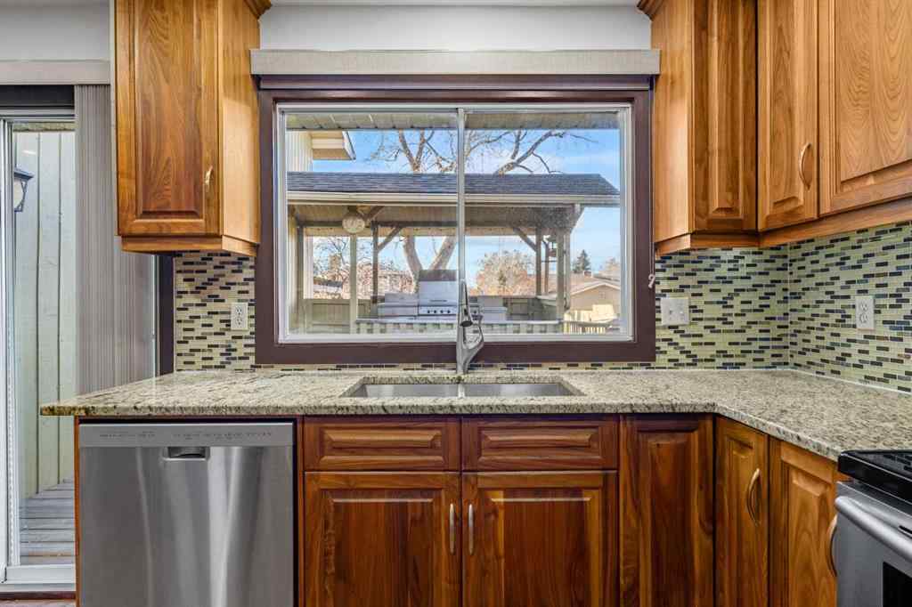 MLS® A2269323 - 720 Parkvalley Road SE in Parkland Calgary, Residential