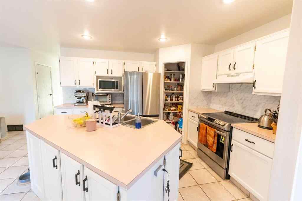 MLS® A2269327 - 33 Sundown Close SE in Sundance Calgary, Residential