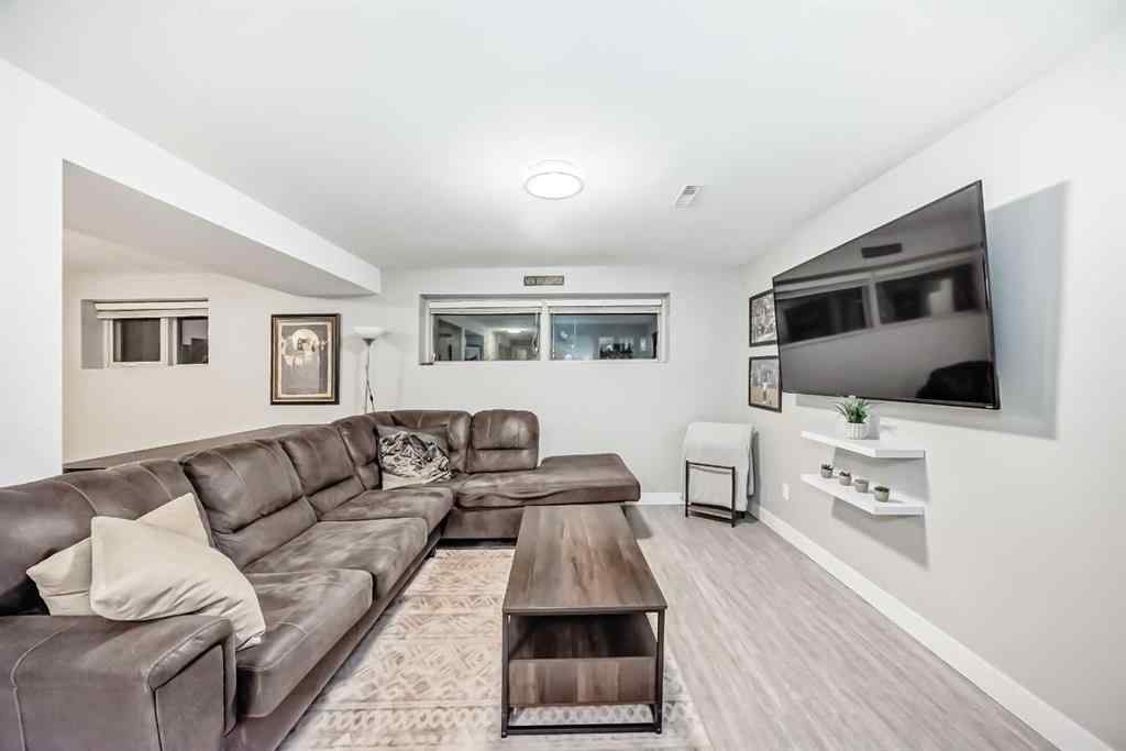 MLS® A2269331 - 466 Huntley Way NE in Huntington Hills Calgary, Residential