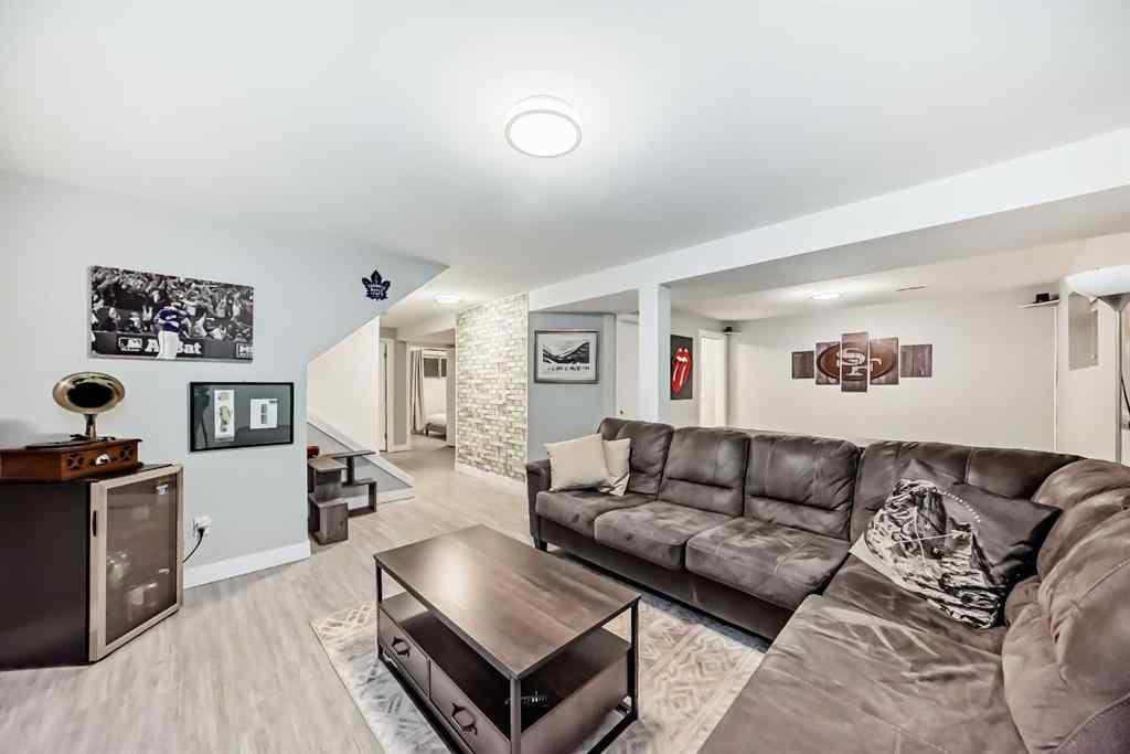 MLS® A2269331 - 466 Huntley Way NE in Huntington Hills Calgary, Residential