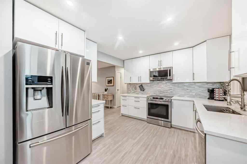 MLS® A2269331 - 466 Huntley Way NE in Huntington Hills Calgary, Residential