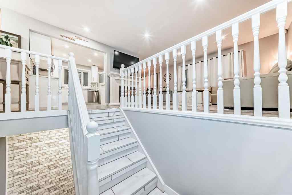 MLS® A2269331 - 466 Huntley Way NE in Huntington Hills Calgary, Residential