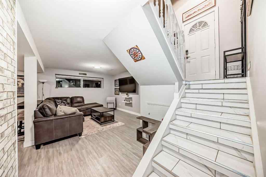 MLS® A2269331 - 466 Huntley Way NE in Huntington Hills Calgary, Residential