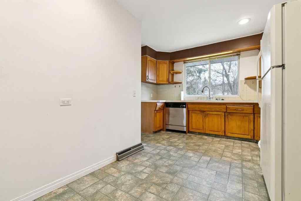 MLS® A2269340 - 3248 Bearspaw Drive NW in Brentwood Calgary, Residential