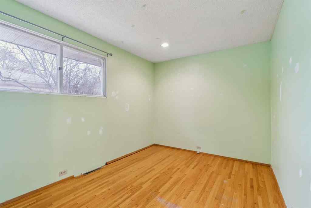 MLS® A2269340 - 3248 Bearspaw Drive NW in Brentwood Calgary, Residential