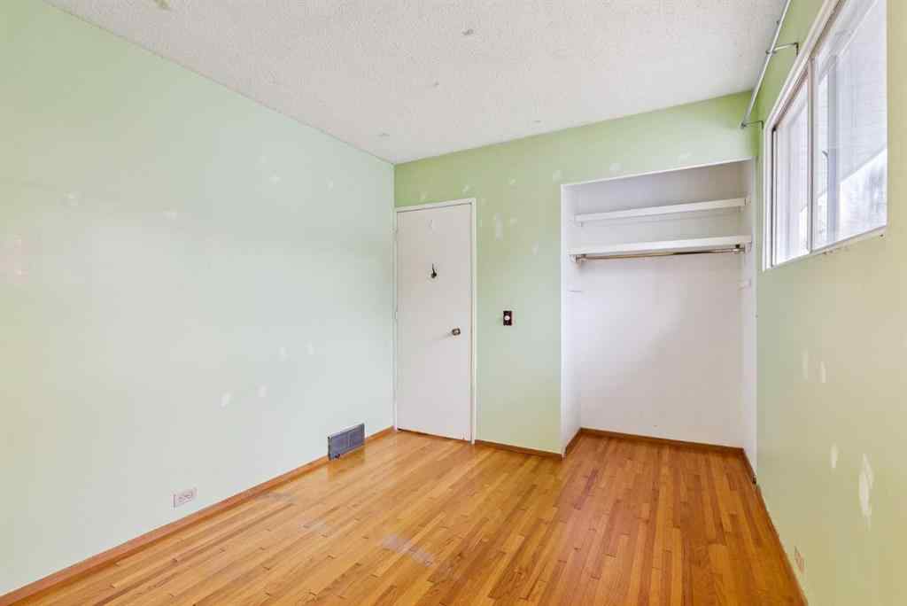 MLS® A2269340 - 3248 Bearspaw Drive NW in Brentwood Calgary, Residential