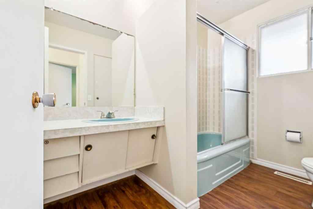 MLS® A2269340 - 3248 Bearspaw Drive NW in Brentwood Calgary, Residential