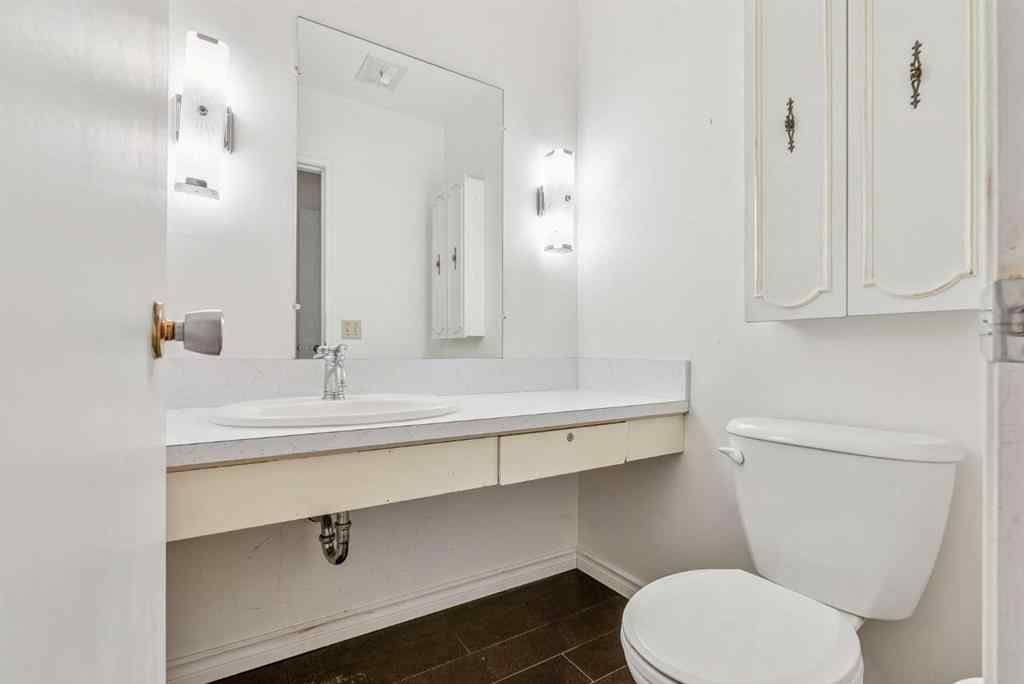 MLS® A2269340 - 3248 Bearspaw Drive NW in Brentwood Calgary, Residential