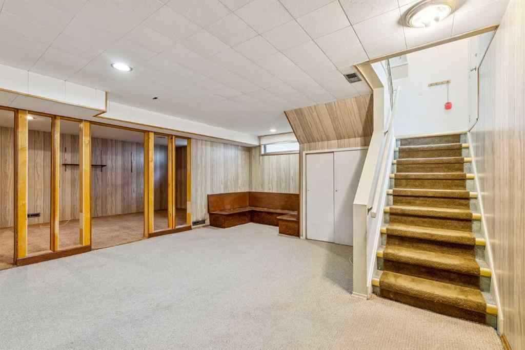 MLS® A2269340 - 3248 Bearspaw Drive NW in Brentwood Calgary, Residential