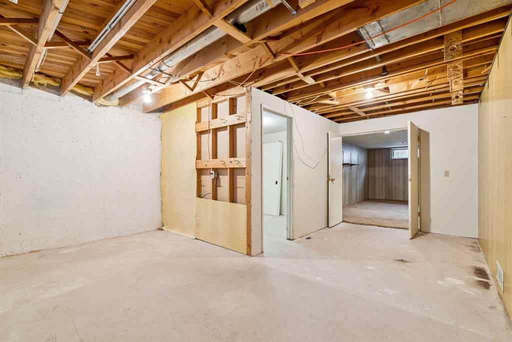 MLS® A2269340 - 3248 Bearspaw Drive NW in Brentwood Calgary, Residential