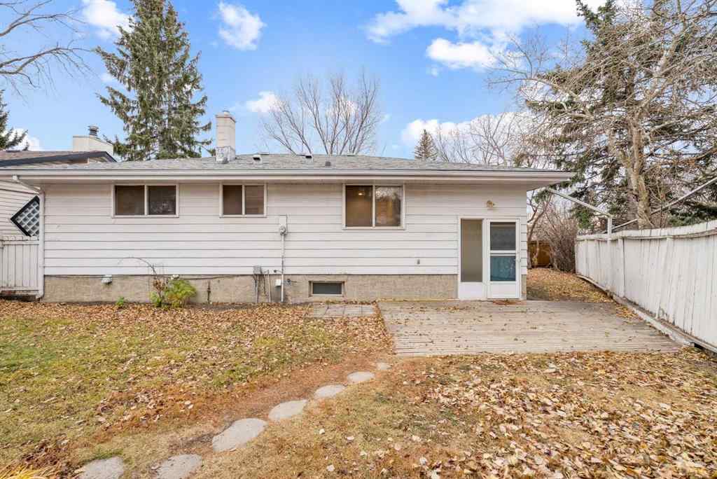 MLS® A2269340 - 3248 Bearspaw Drive NW in Brentwood Calgary, Residential