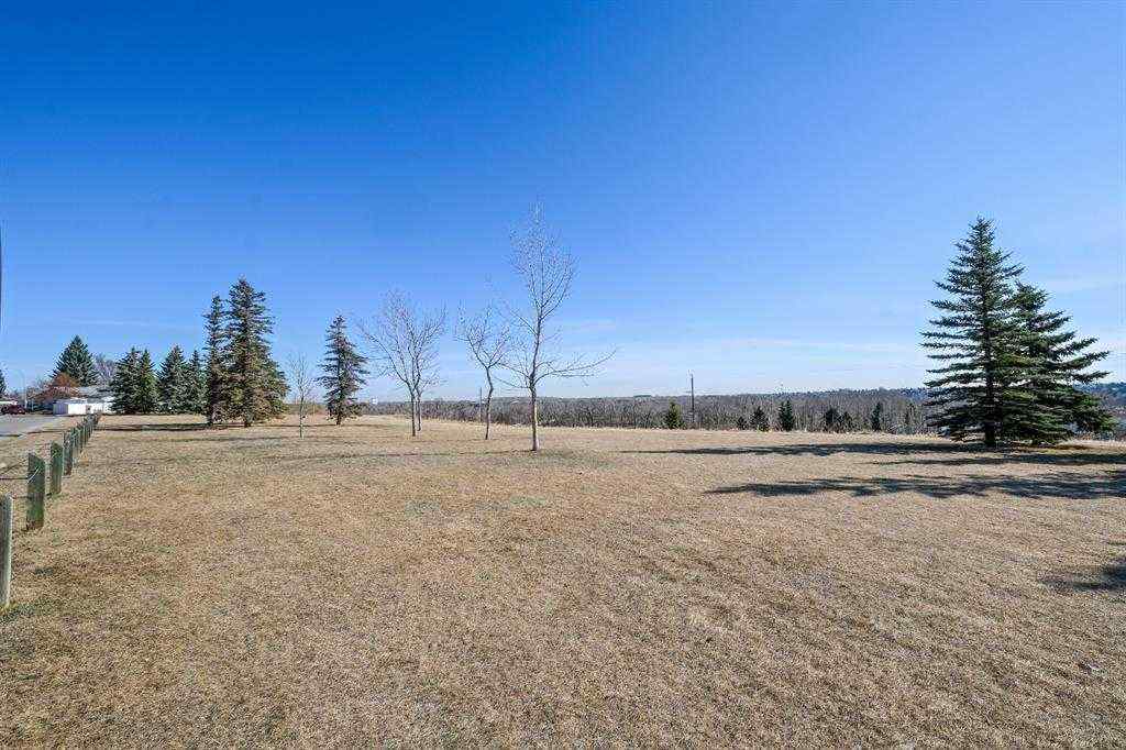 MLS® A2269350 - 828 Queensland Drive SE in Queensland Calgary, Residential
