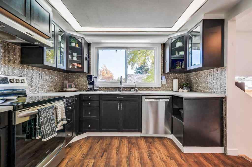 MLS® A2269350 - 828 Queensland Drive SE in Queensland Calgary, Residential