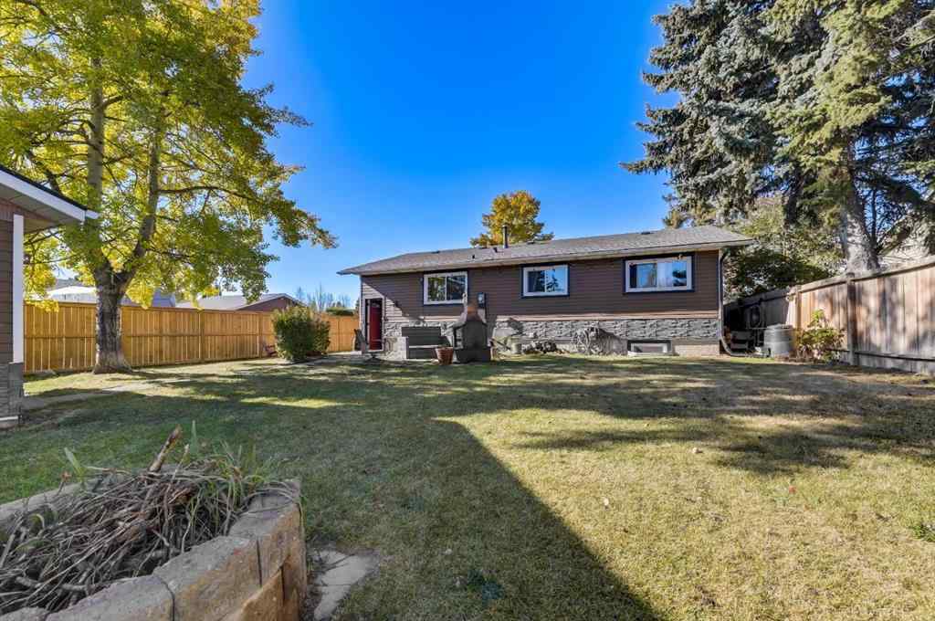 MLS® A2269350 - 828 Queensland Drive SE in Queensland Calgary, Residential