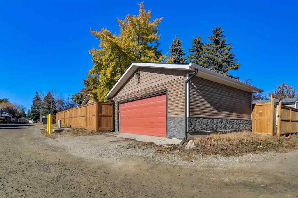 MLS® A2269350 - 828 Queensland Drive SE in Queensland Calgary, Residential