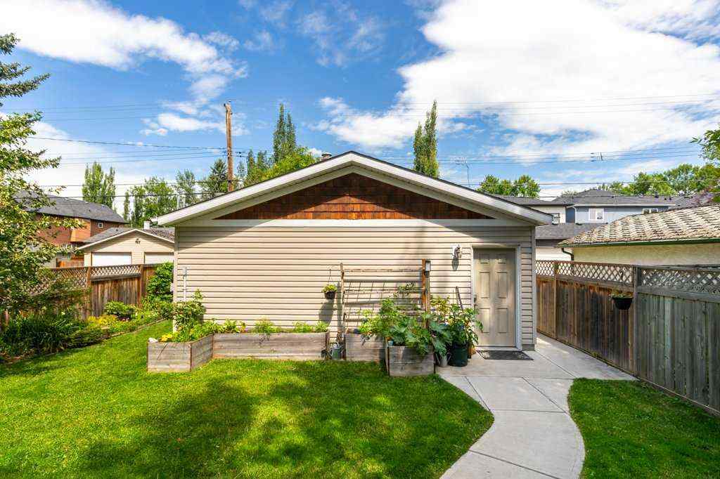 MLS® A2269352 - 224 23 Avenue NE in Tuxedo Park Calgary, Residential