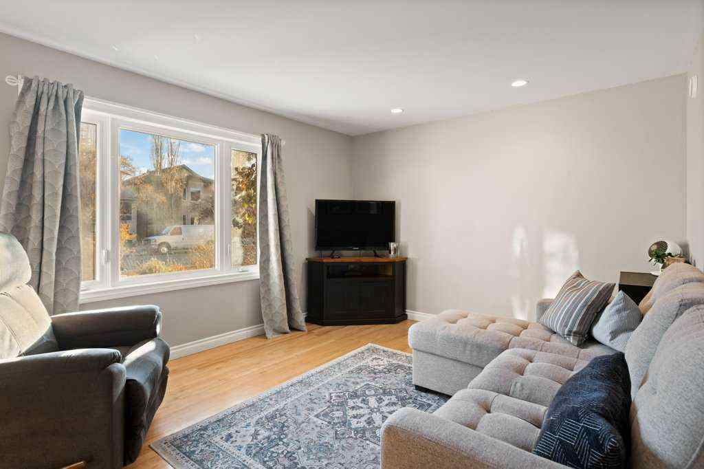 MLS® A2269352 - 224 23 Avenue NE in Tuxedo Park Calgary, Residential