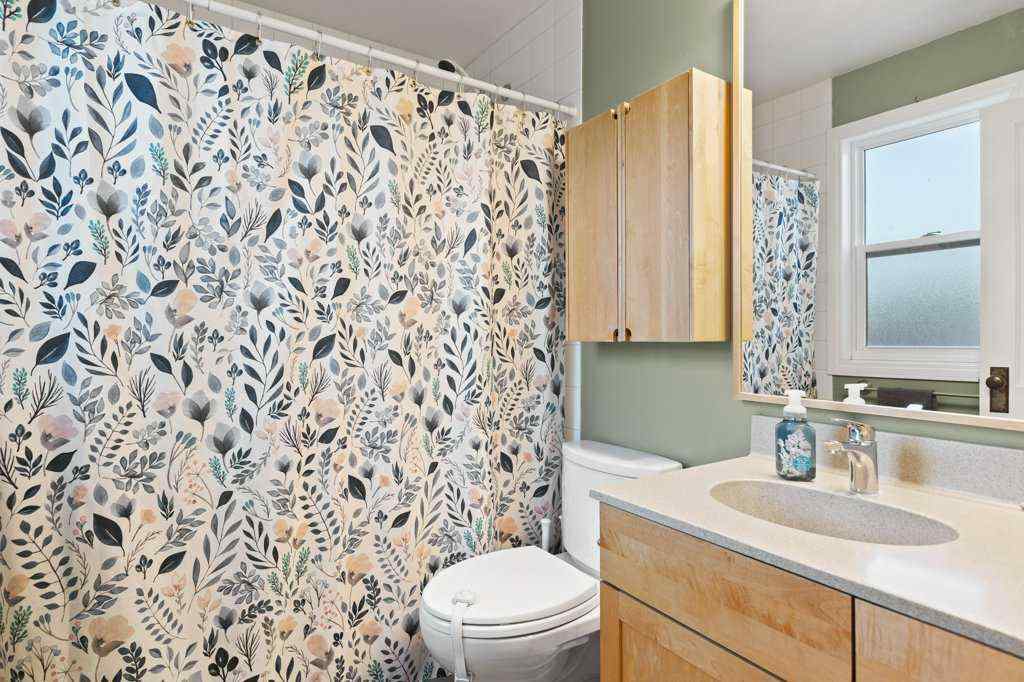 MLS® A2269352 - 224 23 Avenue NE in Tuxedo Park Calgary, Residential