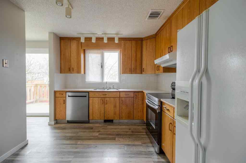 MLS® A2269360 - 49 Simon Fraser Boulevard W in Varsity Village Lethbridge, Residential