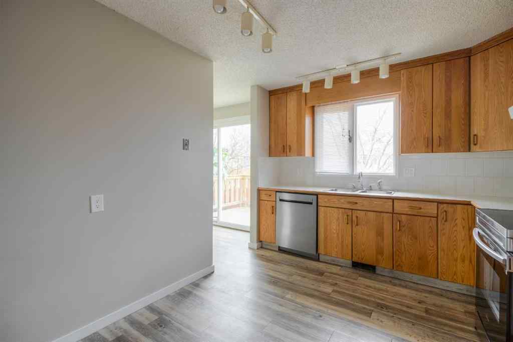 MLS® A2269360 - 49 Simon Fraser Boulevard W in Varsity Village Lethbridge, Residential