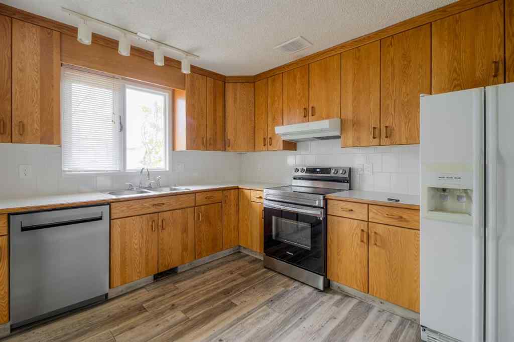 MLS® A2269360 - 49 Simon Fraser Boulevard W in Varsity Village Lethbridge, Residential