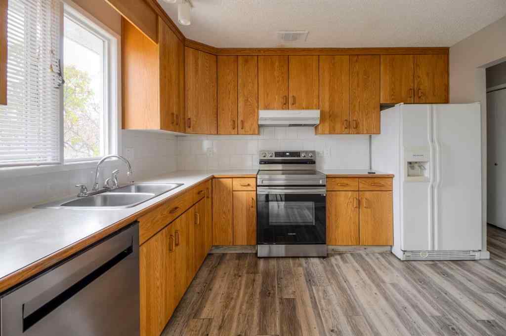 MLS® A2269360 - 49 Simon Fraser Boulevard W in Varsity Village Lethbridge, Residential