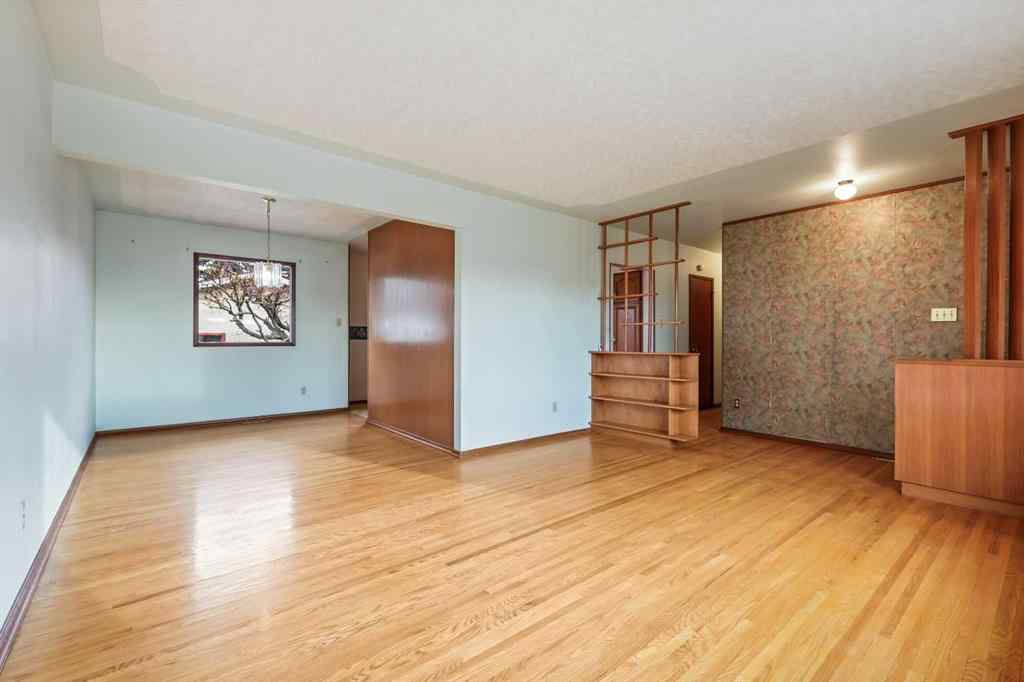 MLS&reg; # A2269369 - 3504 Button Road NW in Brentwood Calgary, Residential Open Houses