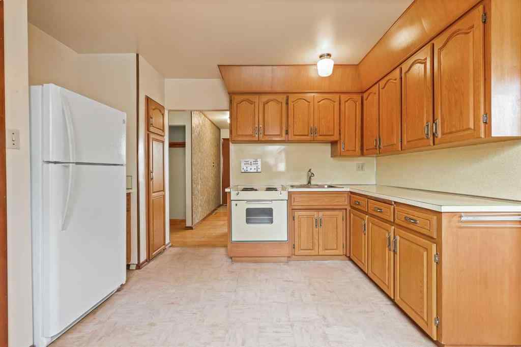 MLS&reg; # A2269369 - 3504 Button Road NW in Brentwood Calgary, Residential Open Houses