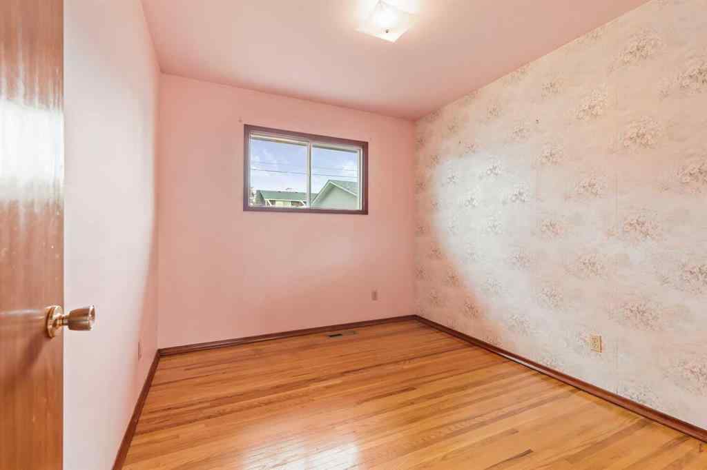 MLS&reg; # A2269369 - 3504 Button Road NW in Brentwood Calgary, Residential Open Houses