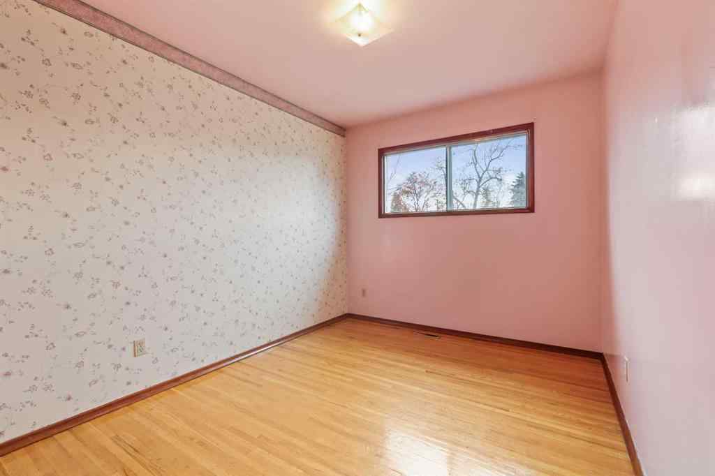 MLS&reg; # A2269369 - 3504 Button Road NW in Brentwood Calgary, Residential Open Houses