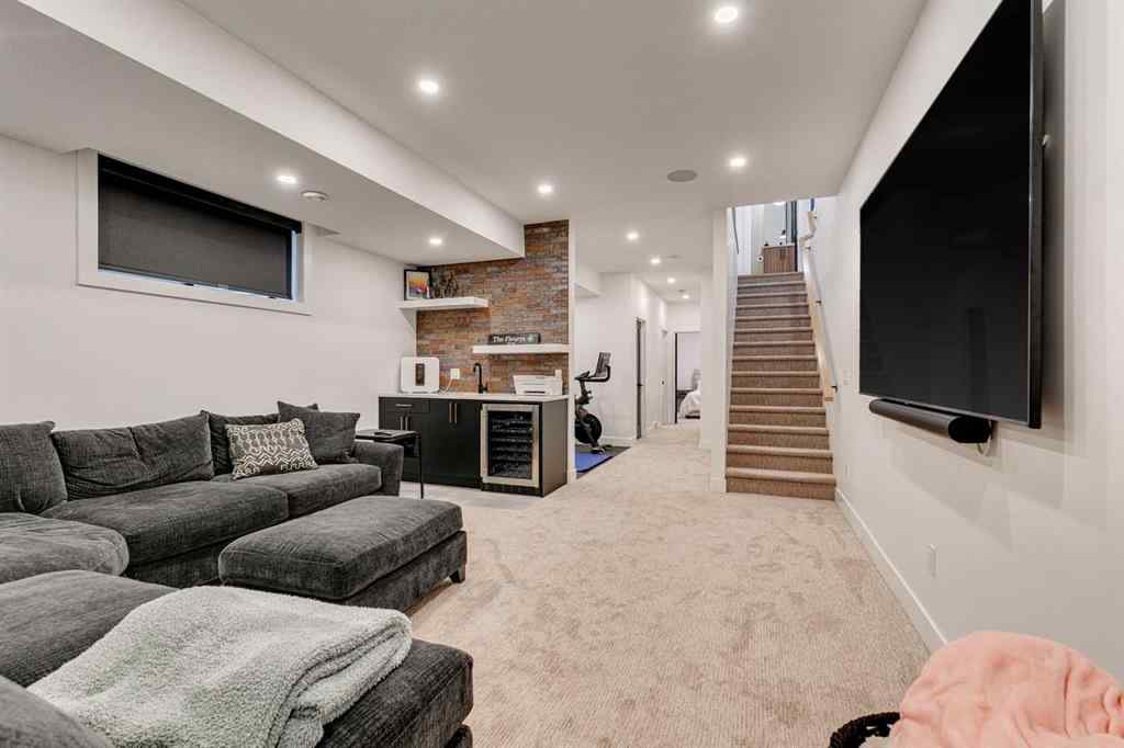 MLS® A2269379 - 2219 32 Street SW in Killarney/Glengarry Calgary, Residential